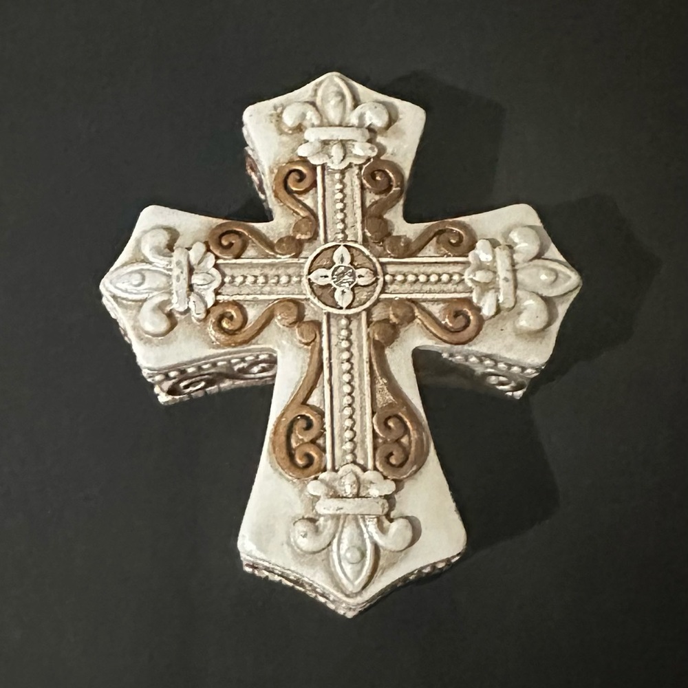 Cross trinket box